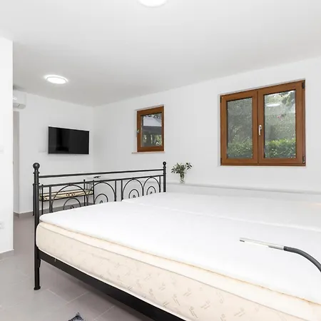 1 Bedroom In Mali Lošinj